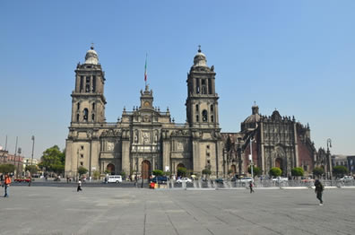 A Catedral do México foi construída sobre o Templo de Huitzilopochtli, afirmando a dominação europeia sobre os povos americanos